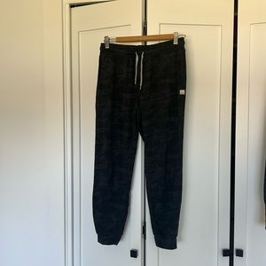 Vuori Performance Jogger | charcoal tortoise